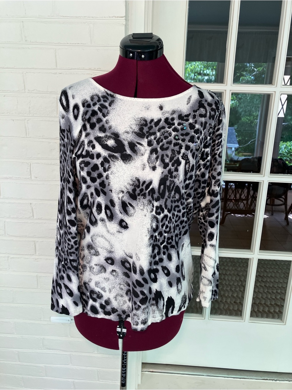 Choices Snow Leopard Print Sweater  | Black & White | Lightweight Knit | Size L